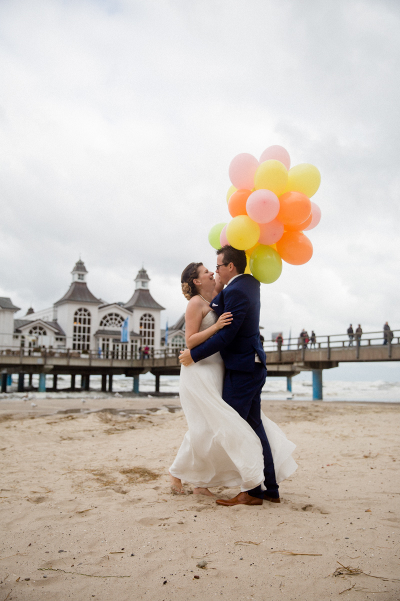 Am Strand von Sellin mit Luftballons