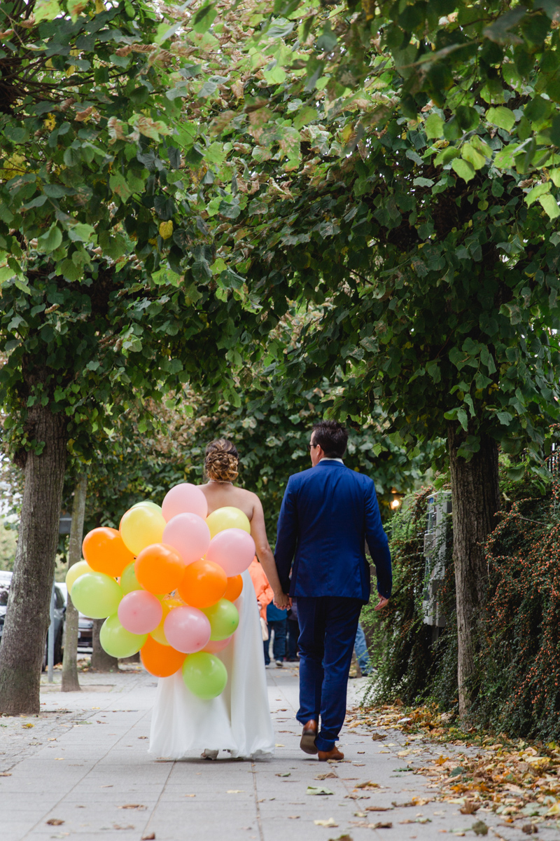 Brautpaar mit Luftballons in Sellin