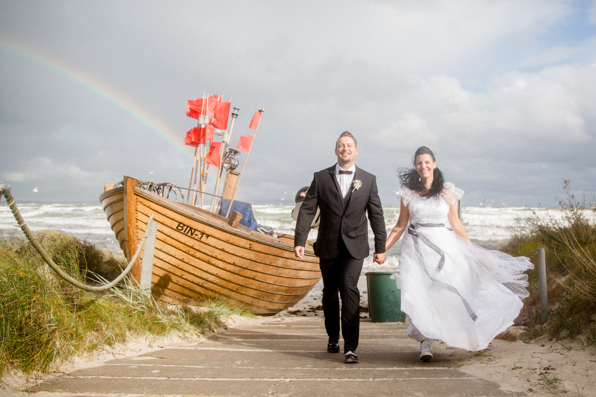 Hochzeitsfoto mit Regenbogen Strand