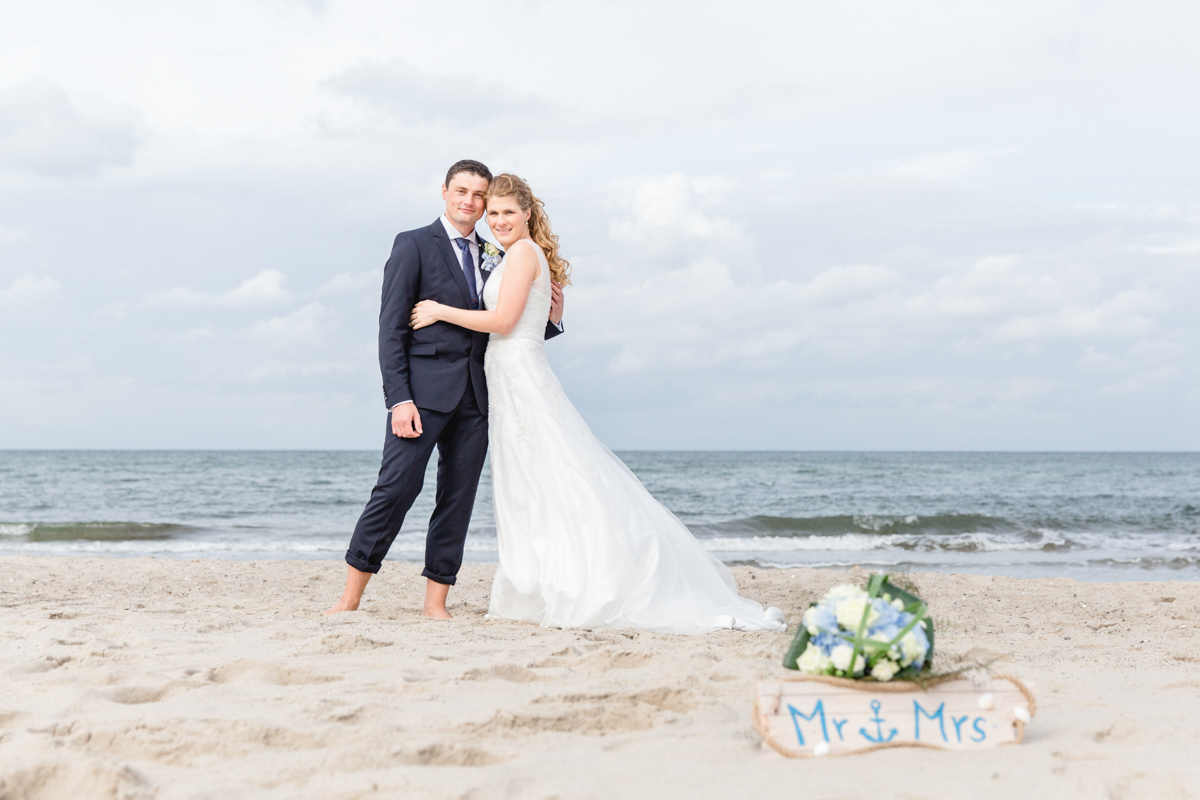 Fotoshooting mit einem Brautpaar am Strand