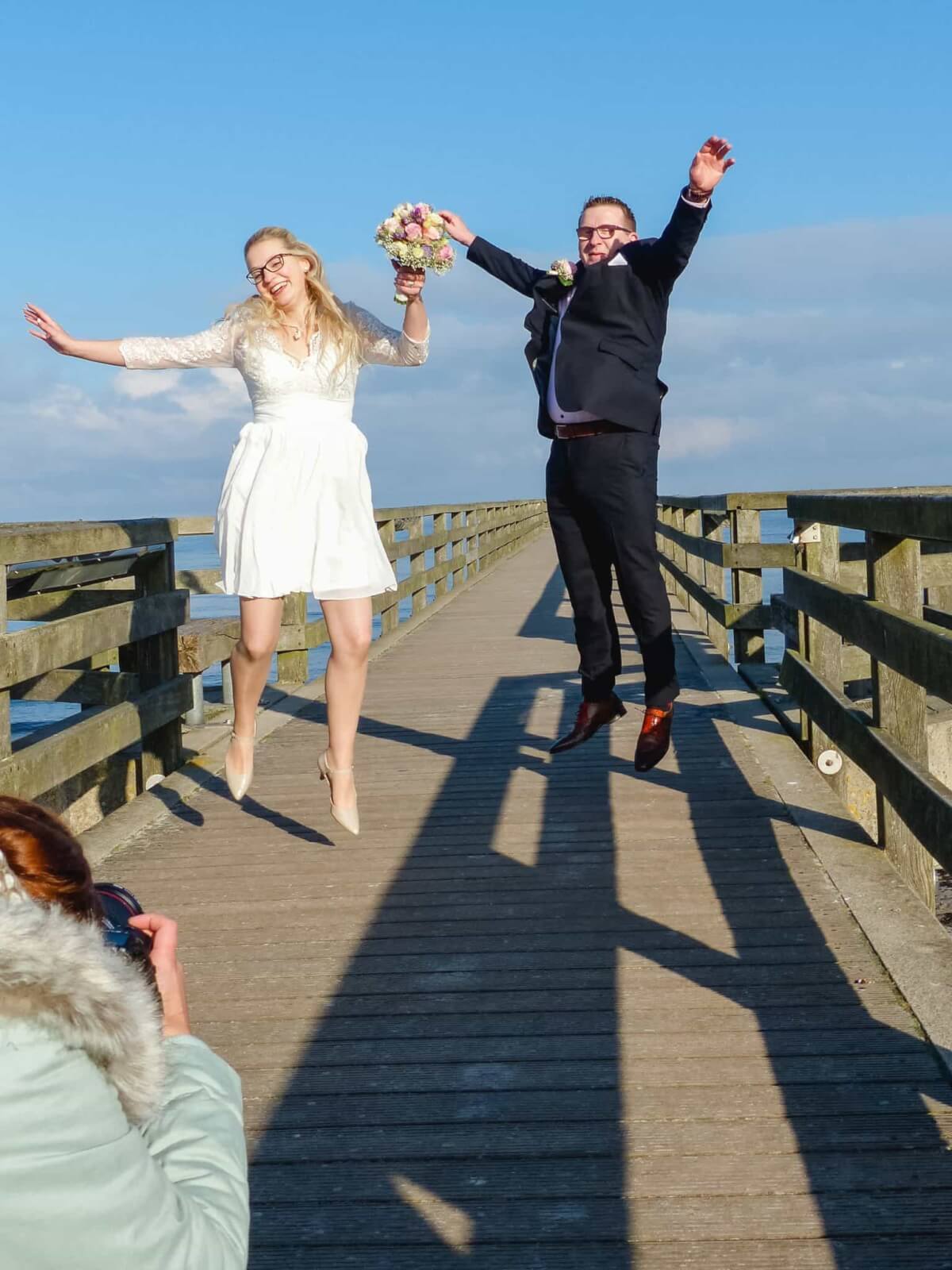 Hochzeitsfotografin beim Brautpaarfotoshooting