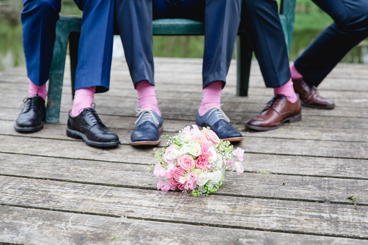 Hochzeitsfoto rosa Socken Herren.