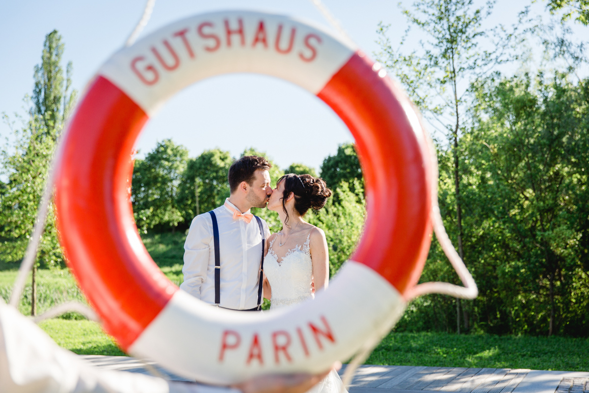 Hochzeitsfotos aufgenommen im Gutshaus Parin