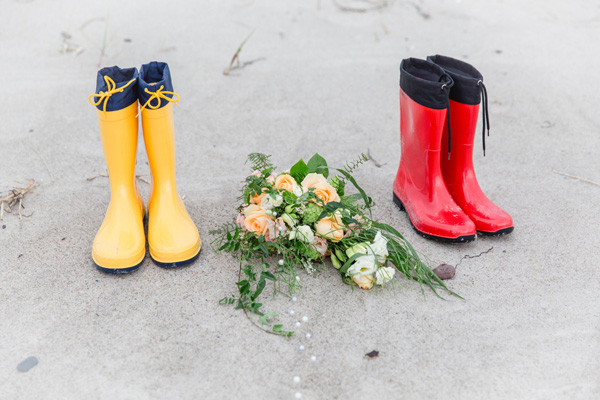 Schietwetter beim Brautpaarshooting – Teil 3: Passende Accessoires für eine Hochzeit im Regen