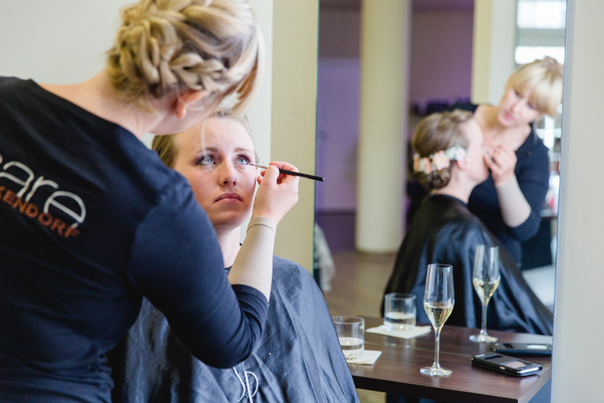 Schminken beim Friseur in Sellin.