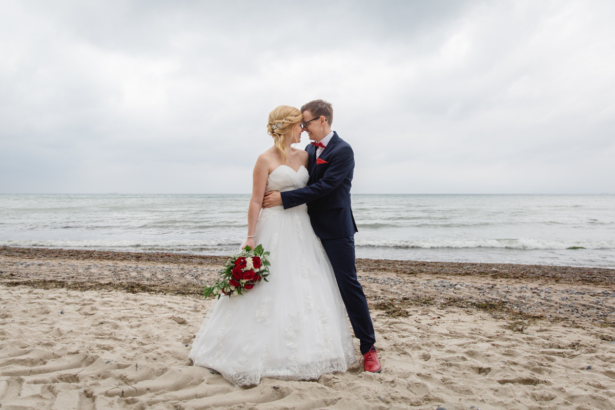 Brautpaarshooting am Strand.