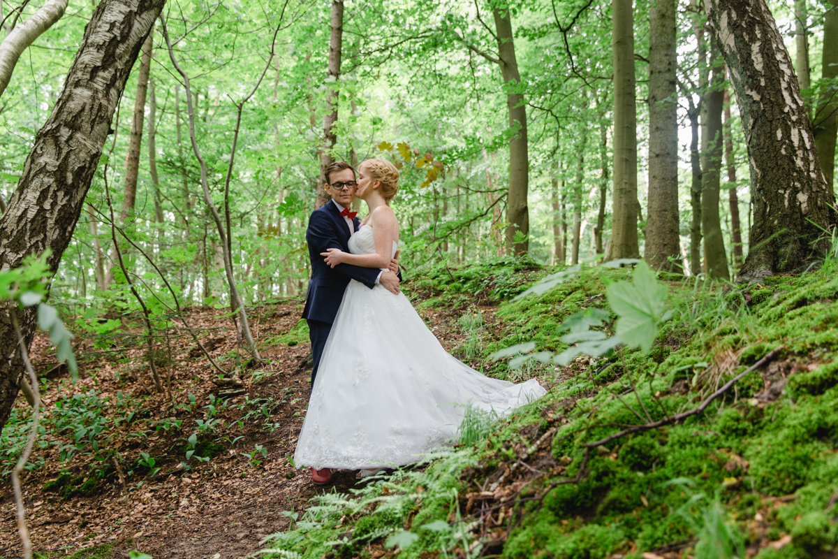 Brautpaarshooting im Wald.