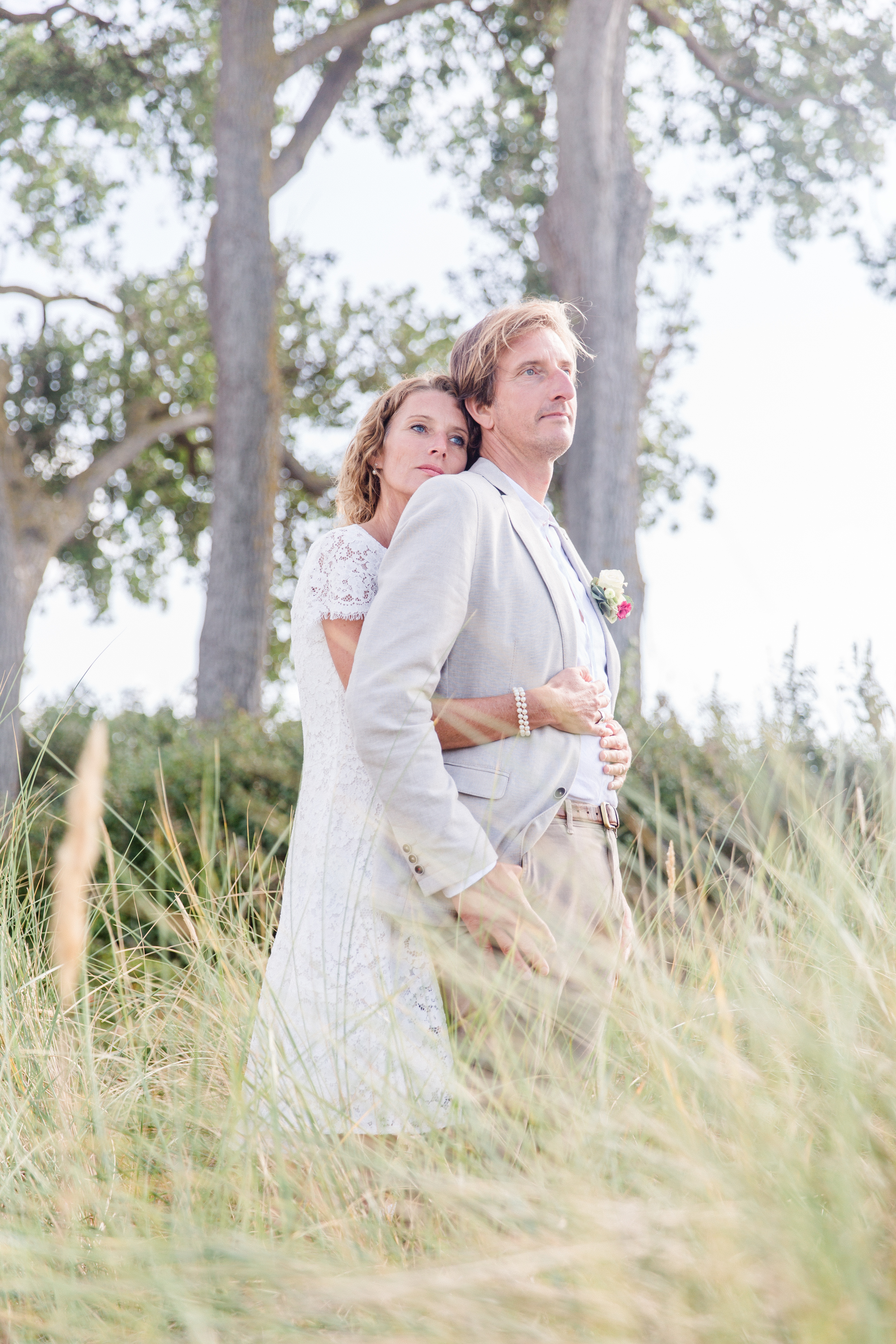 Älteres Paar beim Hochzeitsshooting in der Düne.