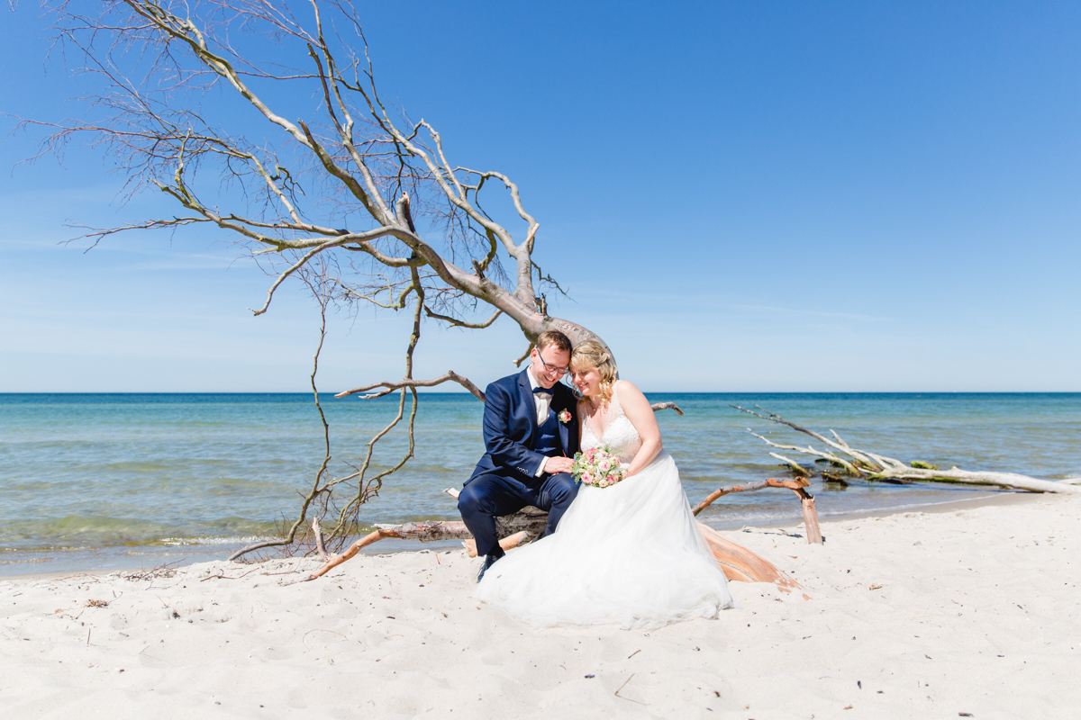 Brautpaar fotografiert am Weststrand.