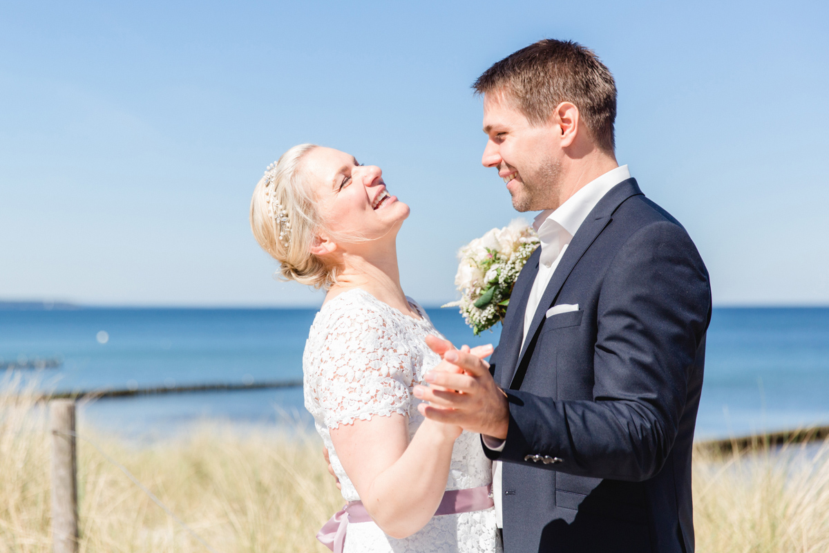 Brautpaarshooting am Strand.