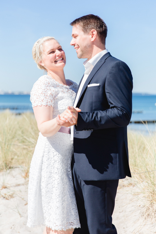 Fotos einer Strandhochzeit.