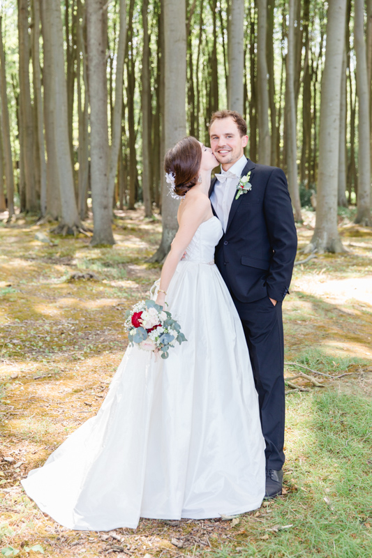 Brautpaar beim Fotoshooting im Gespensterwald.