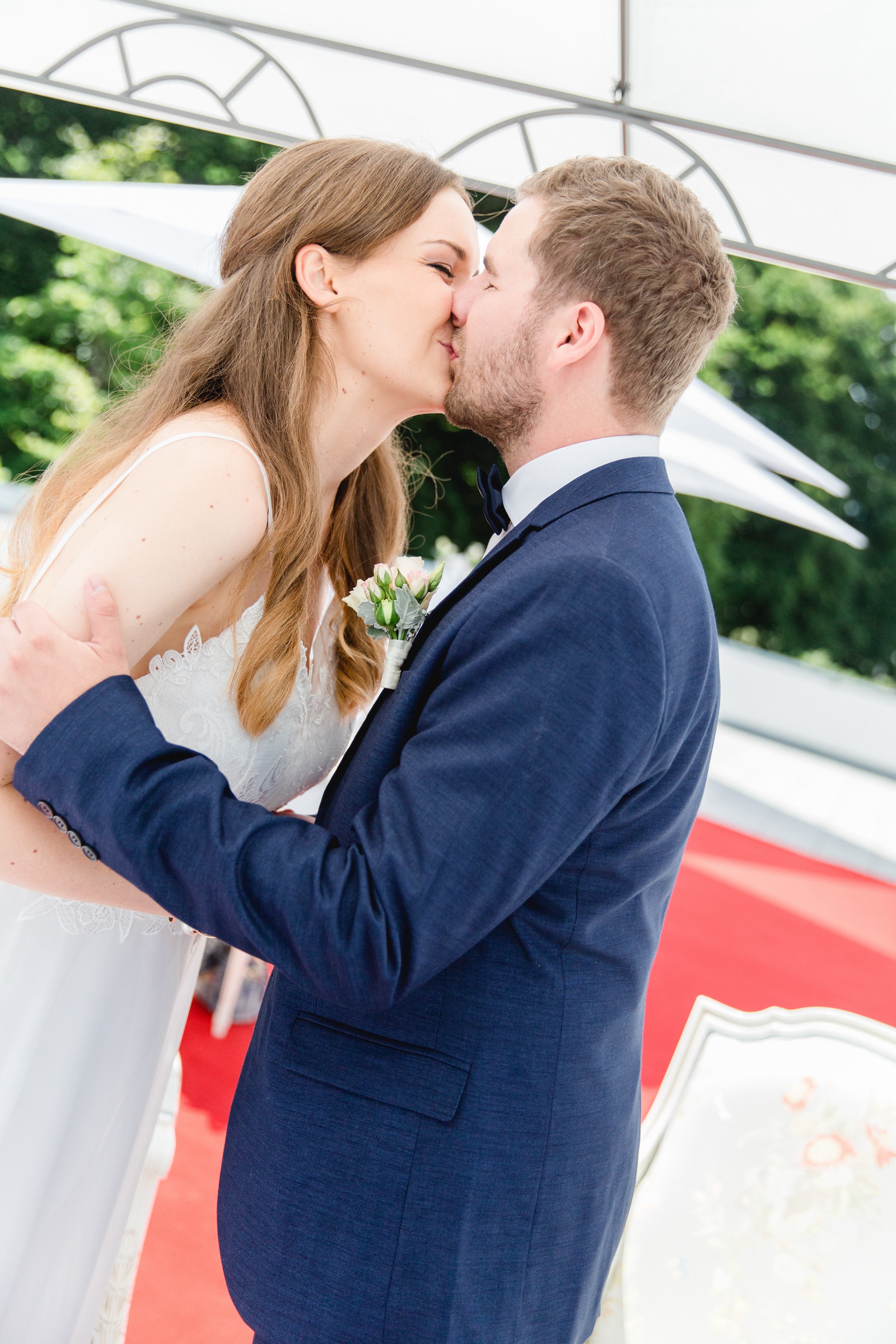 Foto des Hochzeitskusses.