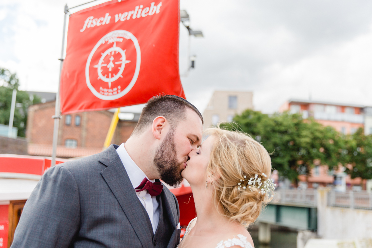 Brautpaarfotoshooting am Hafen von Stralsund.