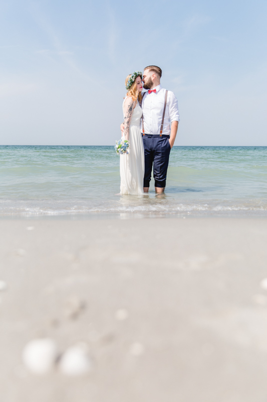 Brautpaar in der Ostsee.