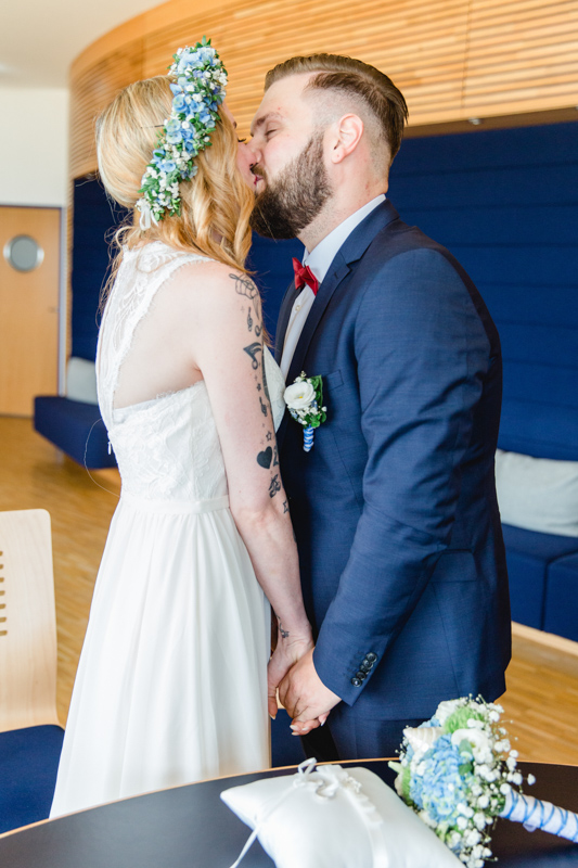 Hochzeitsfoto des Hochzeitskusses.