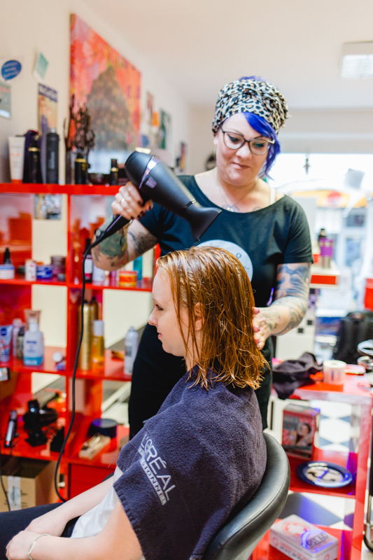 Im Salon beim Küstenfräulein in Rostock.