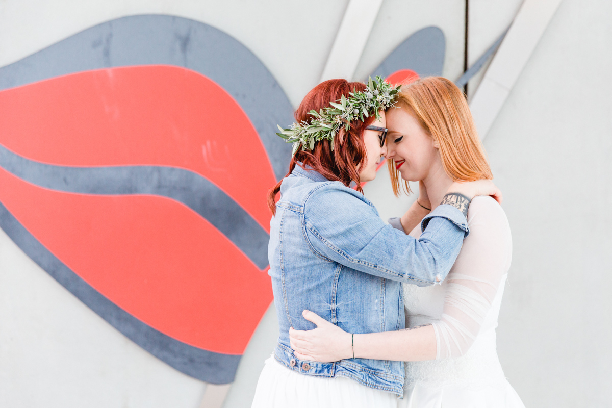 Brautpaar fotografiert am Aida-Mund.