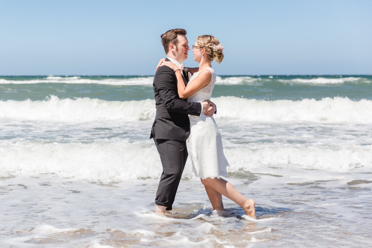 Hochzeitsfotoshooting am Ostseestrand.