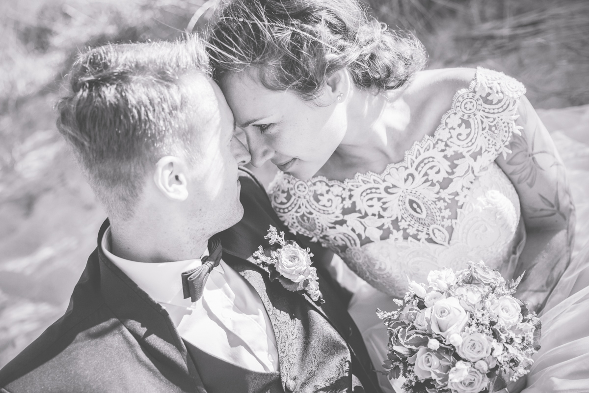 Emotionales Hochzeitsfoto aufgenommen von der Fotografin aus Rostock.