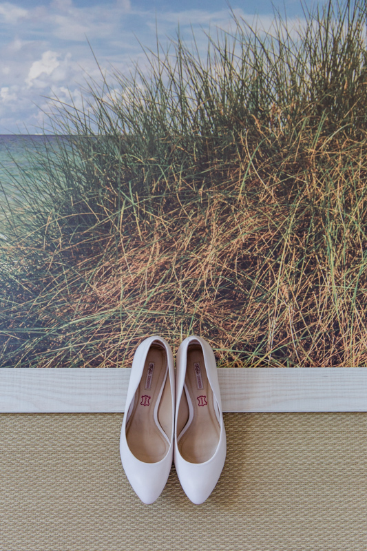 Brautschuhe fotografiert von der Fotografin an der Ostsee.