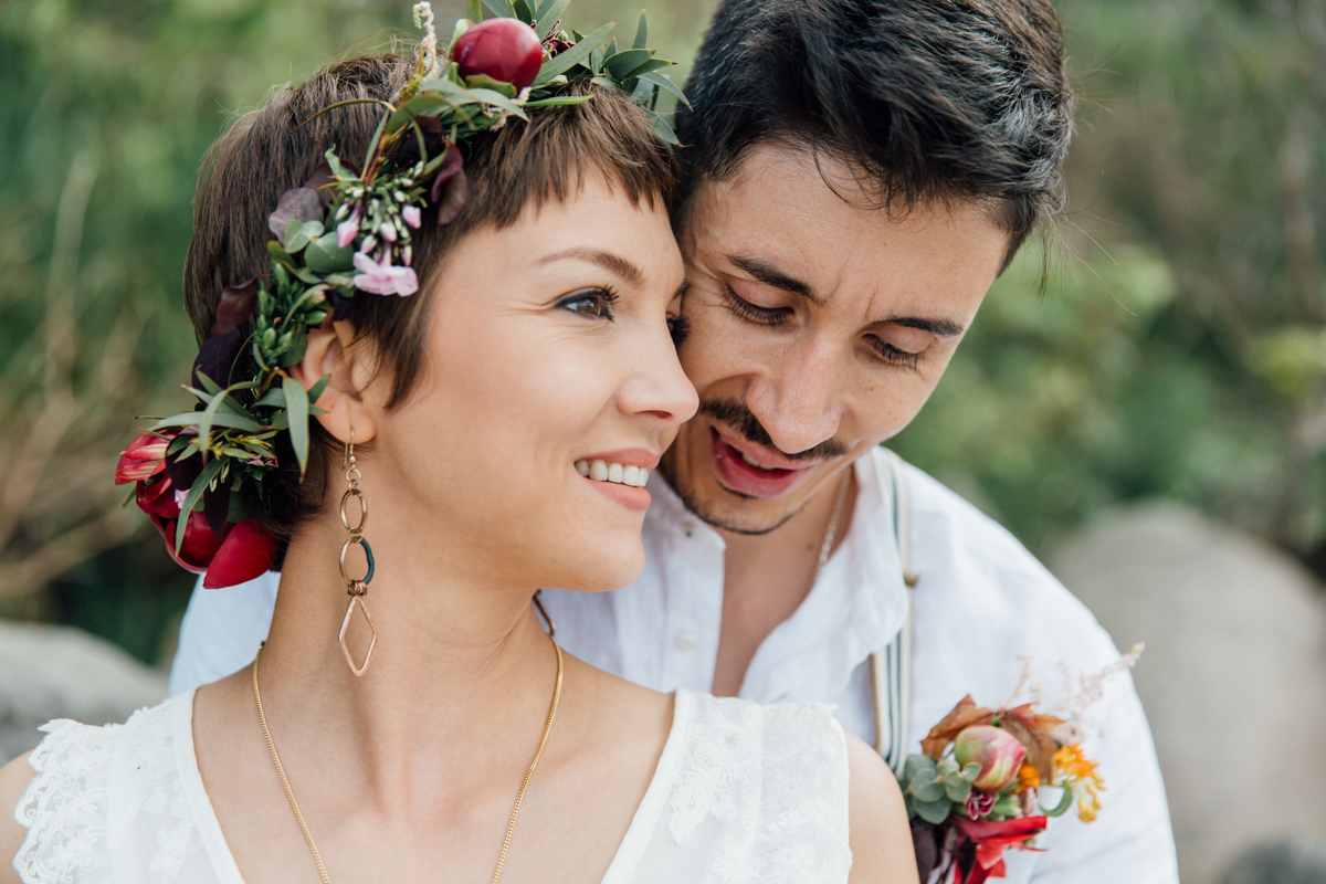 Brautpaar und Bräutigam beim Fotoshooting.