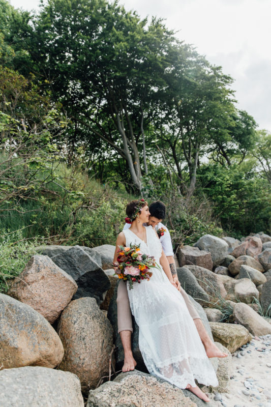 Lässige Strandhochzeit an der Ostsee.