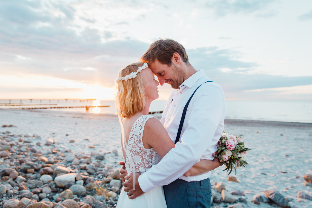 Sonnenuntergangs-Hochzeitsfotografie.