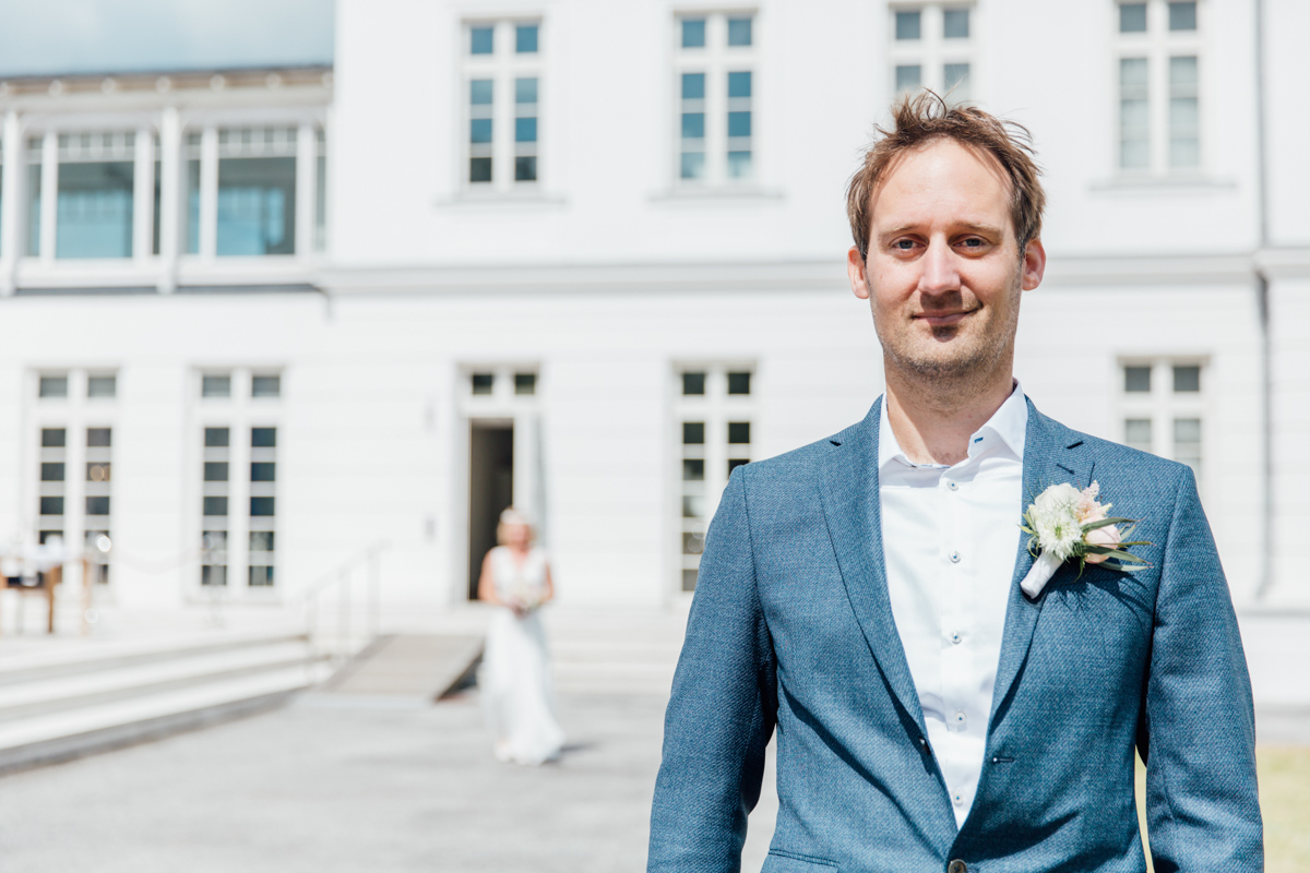 First Look von Braut und Bräutigam im Grand Hotel in Heiligendamm.