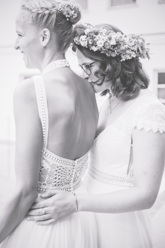 Fotoshooting bei einer lesbischen Hochzeit.