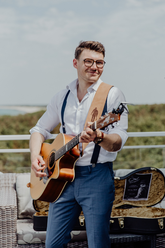 Live-Musik während der Hochzeit, gespielt von Öxl aus Wismar.