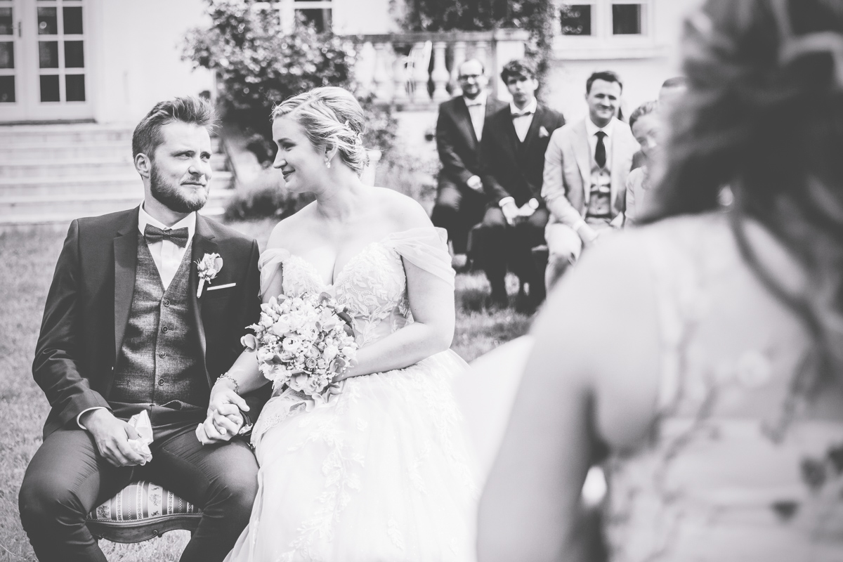 Schwarz weißes Hochzeitsfoto, aufgenommen von der Hochzeitsfotografin aus Rostock.