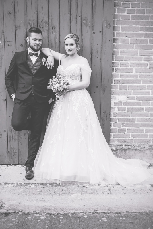 Braut und Bräutigam beim Fotoshooting in Samow.