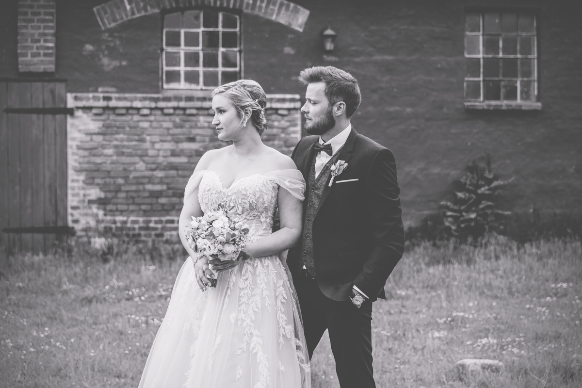 Hochzeitsfotos aufgenommen auf dem Gelände vom Herrenhaus Samow.