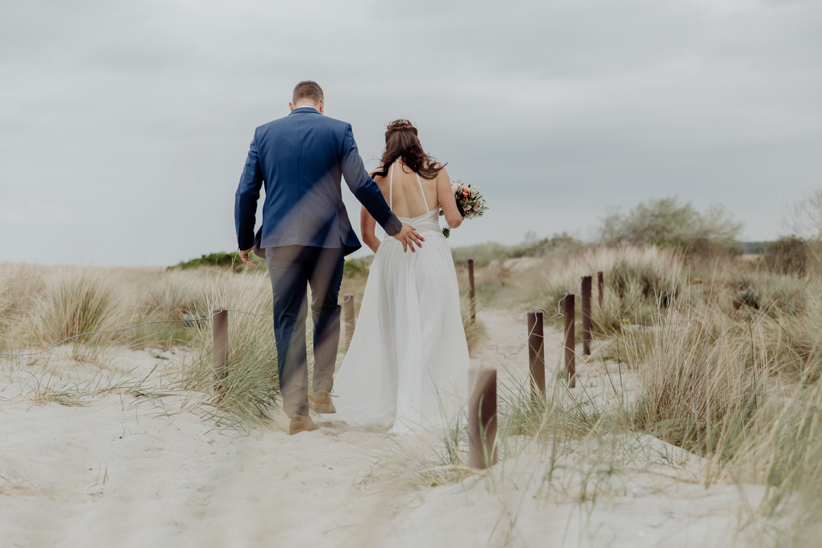 Braut bei den Vorbereitungen vor ihrer Hochzeit.