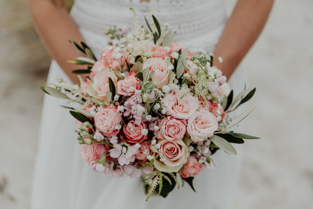 Hochzeitsfoto vom Hochzeitskuss.