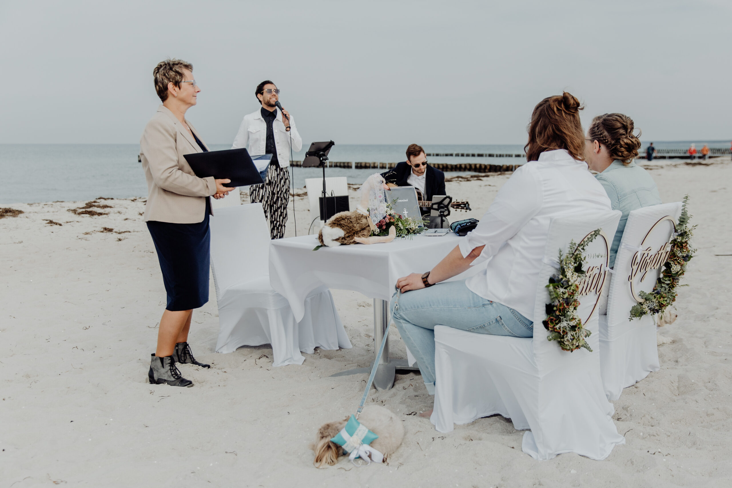 Eheschließung am Ostseestrand.