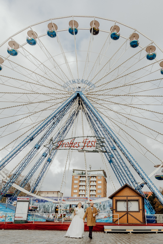 Hochzeitsfoto am Riesenrad Rostock