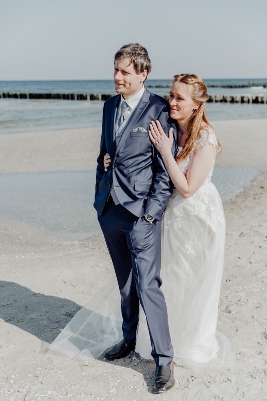Brautpaarfotoshooting am Strand von Zingst.