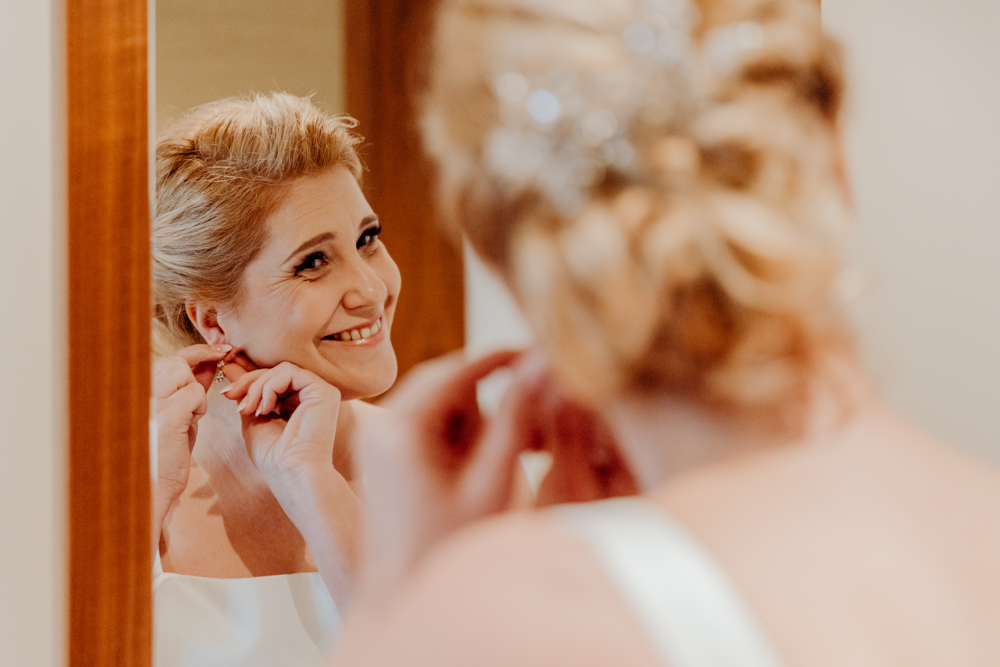 Braut strahl vor Hochzeit