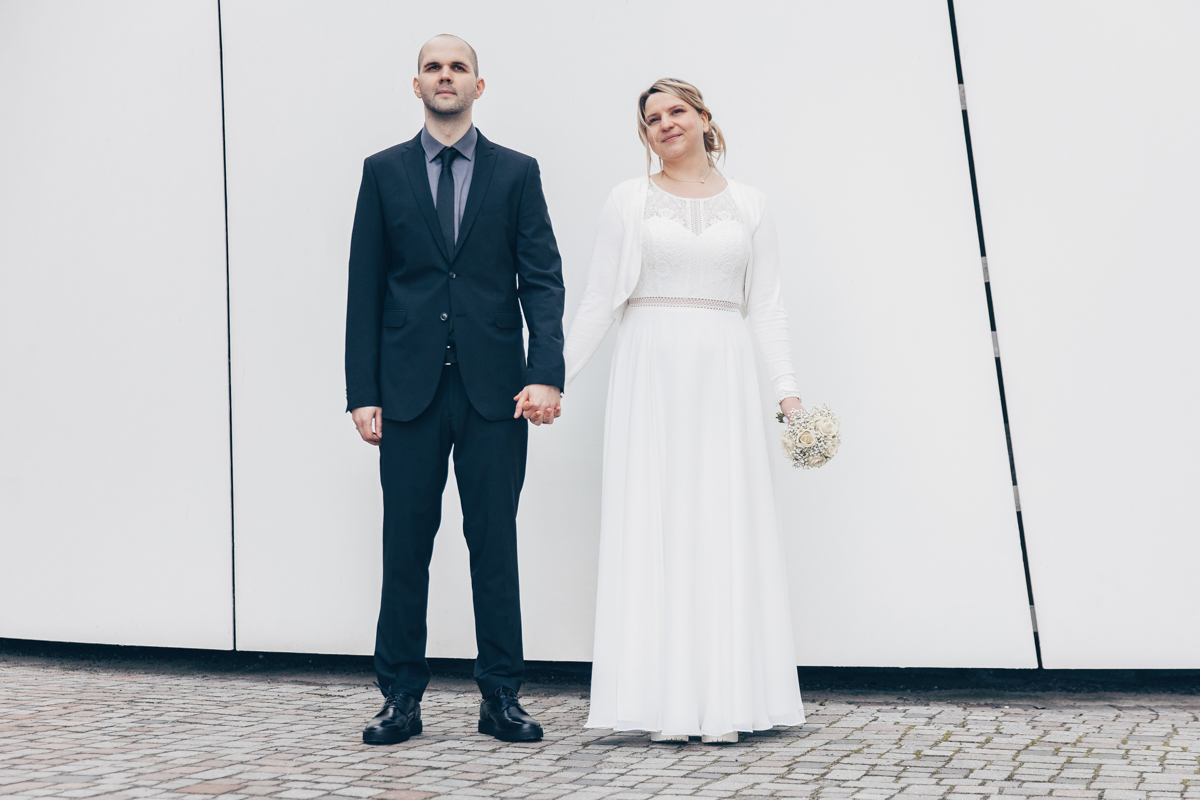 Hochzeitsfoto am Ozeaneum von Stralsund