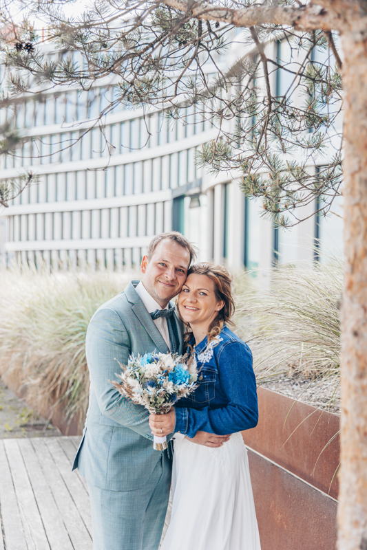 Standesamtliche Hochzeit zu zweit Rostock 6 Aufnahme der Hochzeitsfotos vor der standesamtlichen Trauung zu zweit Rostock.